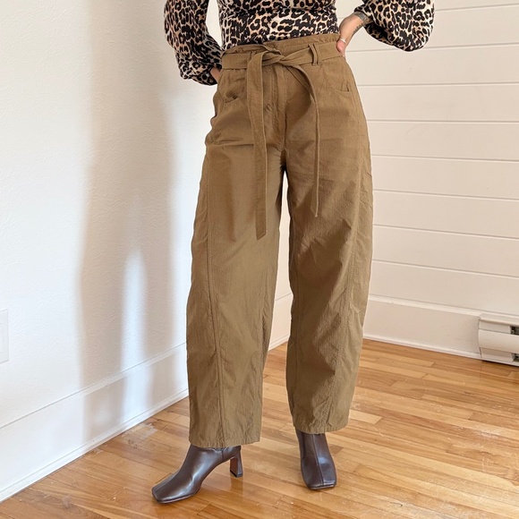 SOLD- & other stories paperbag barrel trousers - Picture 3 of 7